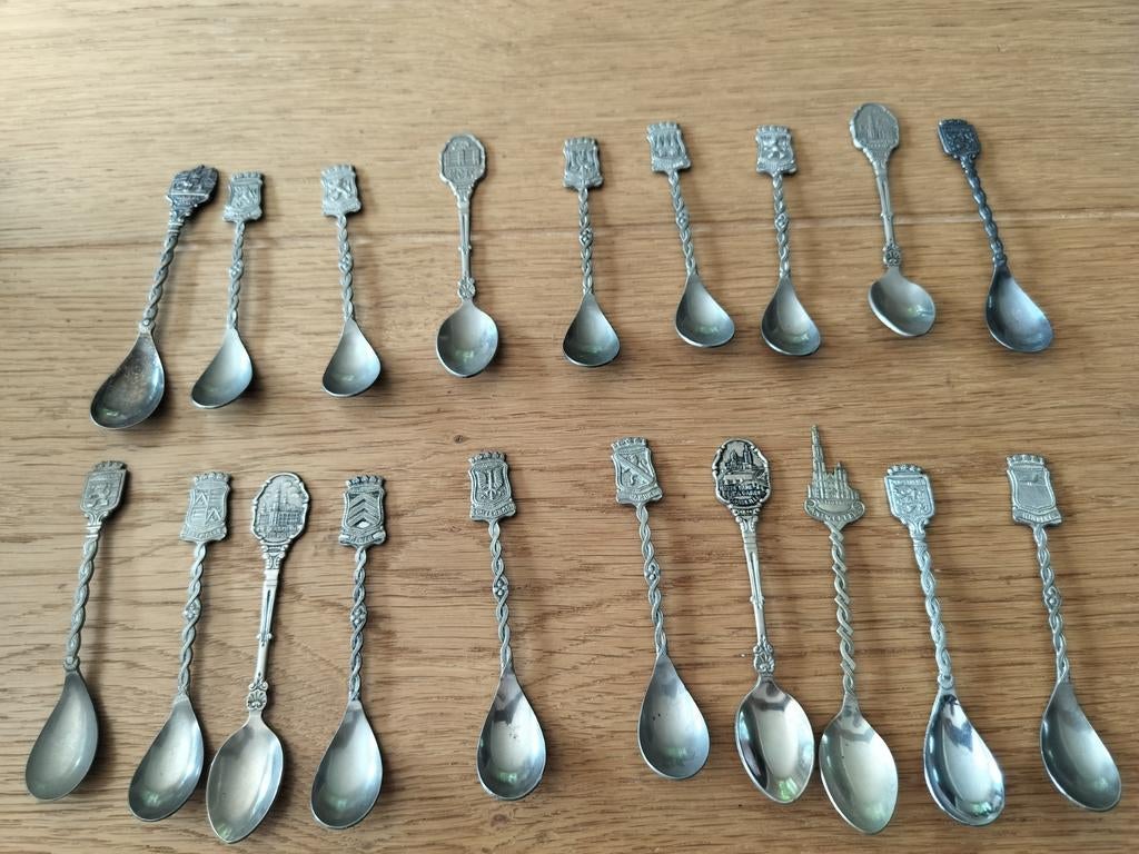 20 metalen souvenir lepeltjes binnen en buitenland, Verzenden
