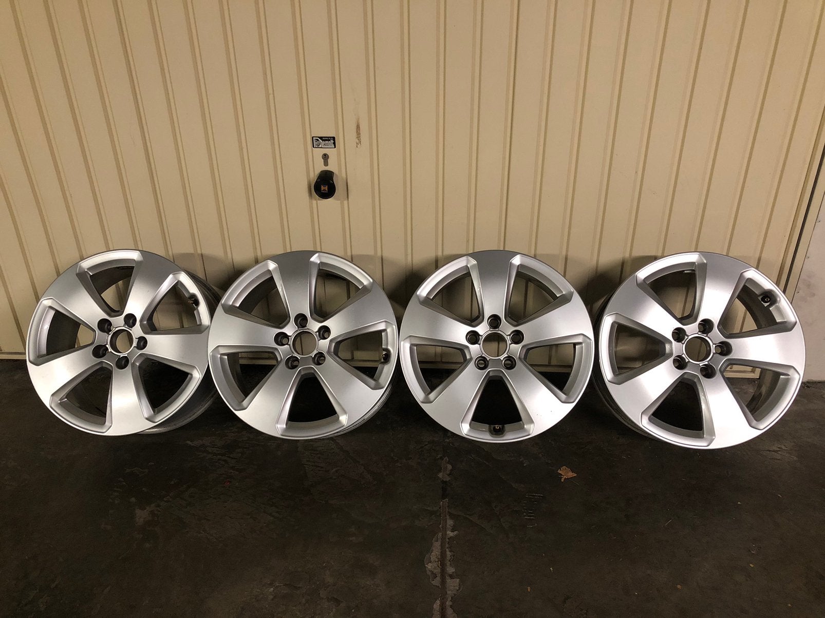 4 Jantes alu "17 d'origine AUDI / VW / SEAT / SKODA, Autos : Pièces & Accessoires, Pneus et Jantes, Enlèvement ou Envoi, Véhicule de tourisme