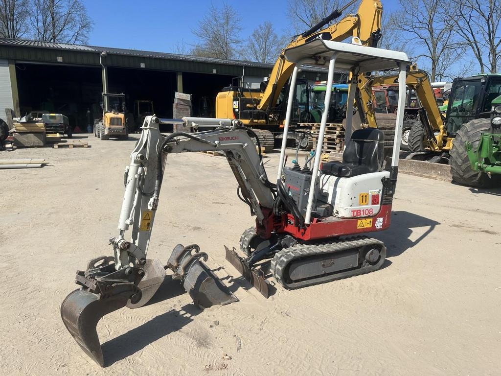 Takeuchi TB 108 3 buckets, Excavatrice