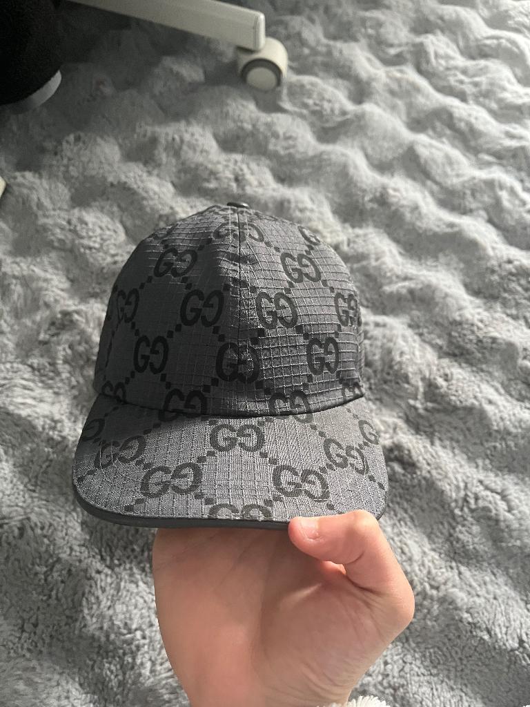 Gucci zwarte pet van polyester, Ophalen, Nieuw, Gucci, Pet