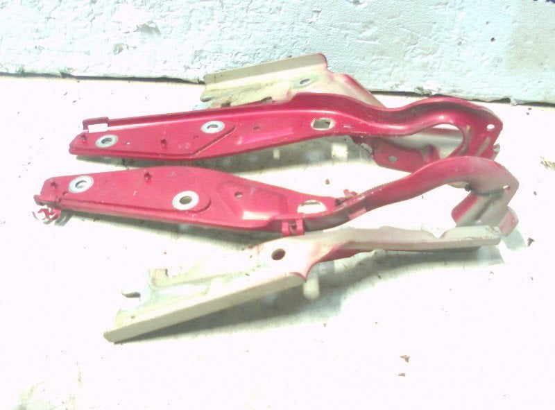 CHARNIERE DE CAPOT set links en rechts Peugeot 407 (6C / J), Kontakt-peugeot@peugeot.com, Utilisé, Peugeot Deutschland GmbH, Bahnhofsplatz
65423  Rüsselsheim, DE