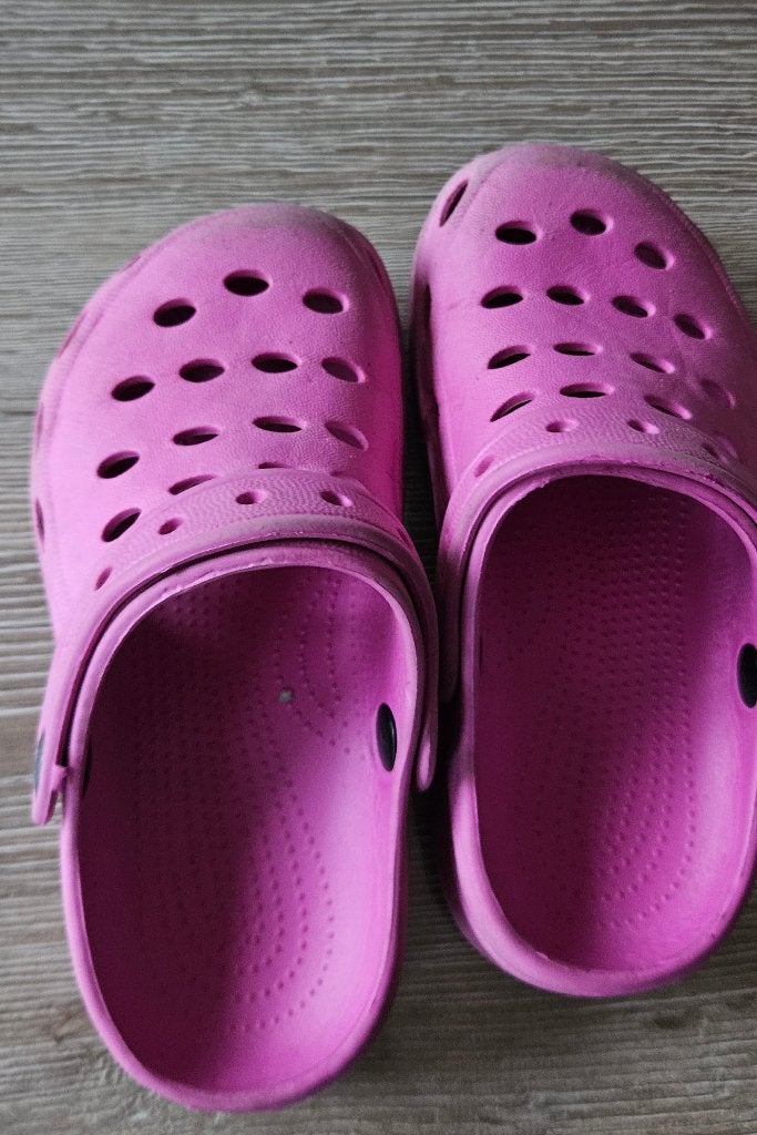 Crocs sandalen en gewone crocs, Enfants & Bébés, Vêtements enfant | Chaussures & Chaussettes, Enlèvement, Utilisé