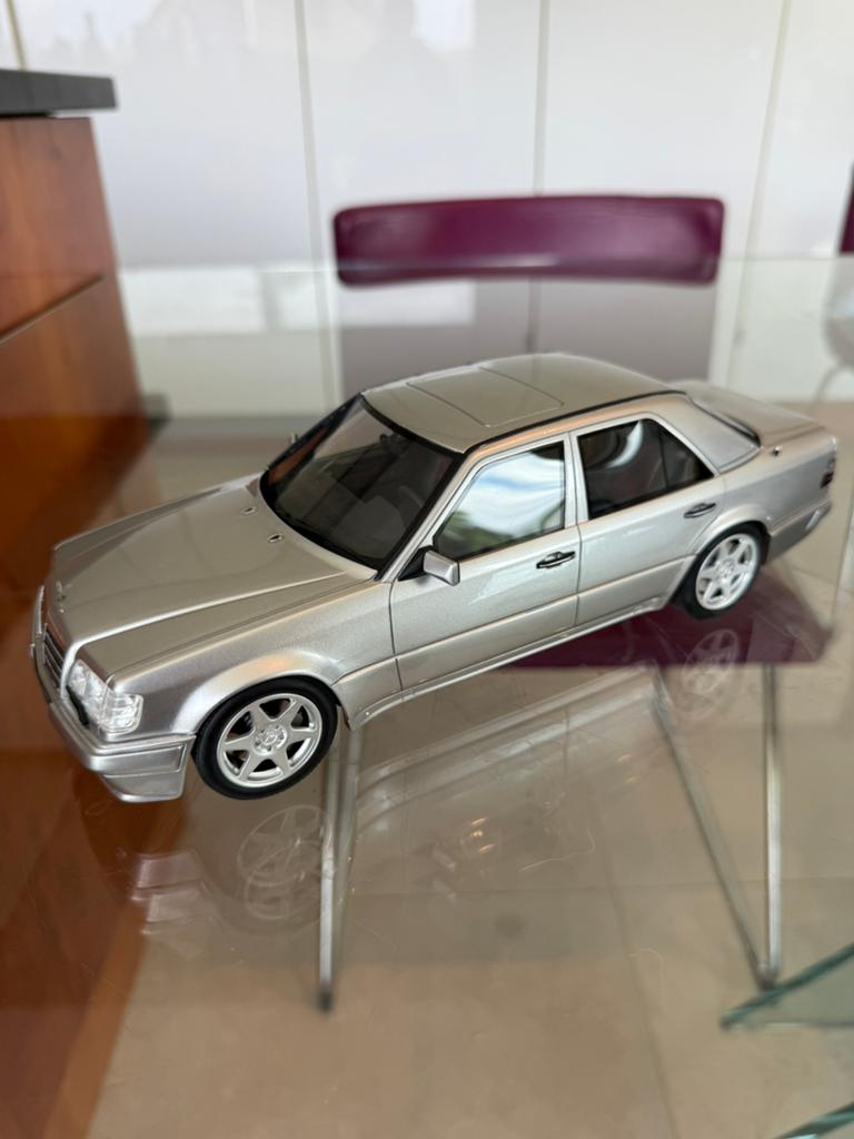 Zeldzame Mercedes E500 Limited/ W124 1995 1:18 Ottomobile, Hobby en Vrije tijd, Modelauto's | 1:18, Ophalen of Verzenden, Zo goed als nieuw