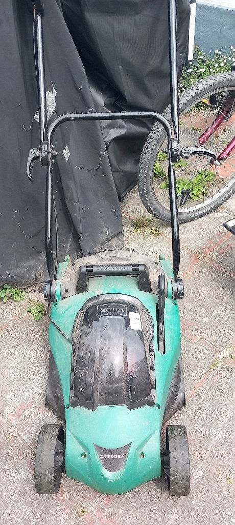 Accu grasmaaier met werk aan, Tuin en Terras, Ophalen, Cirkelmaaier, Gebruikt, Ferrex