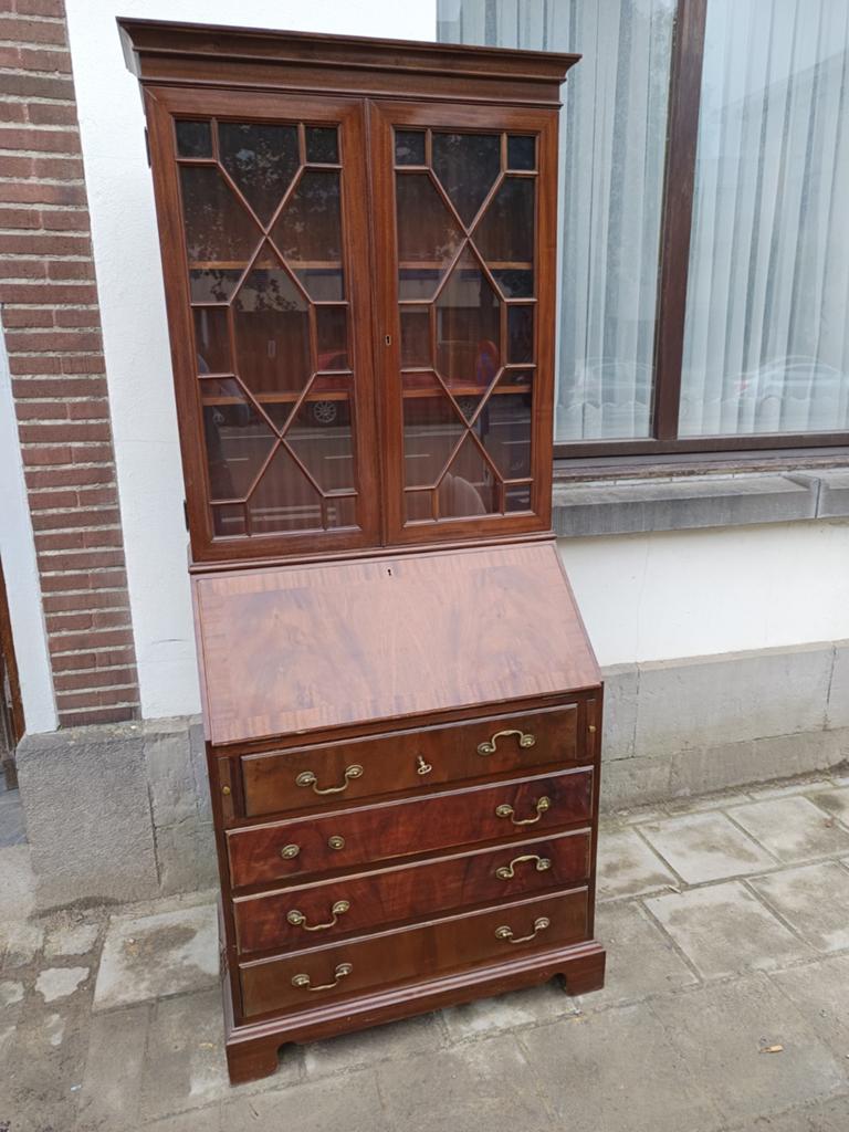Bureau sheraton acajou, Enlèvement