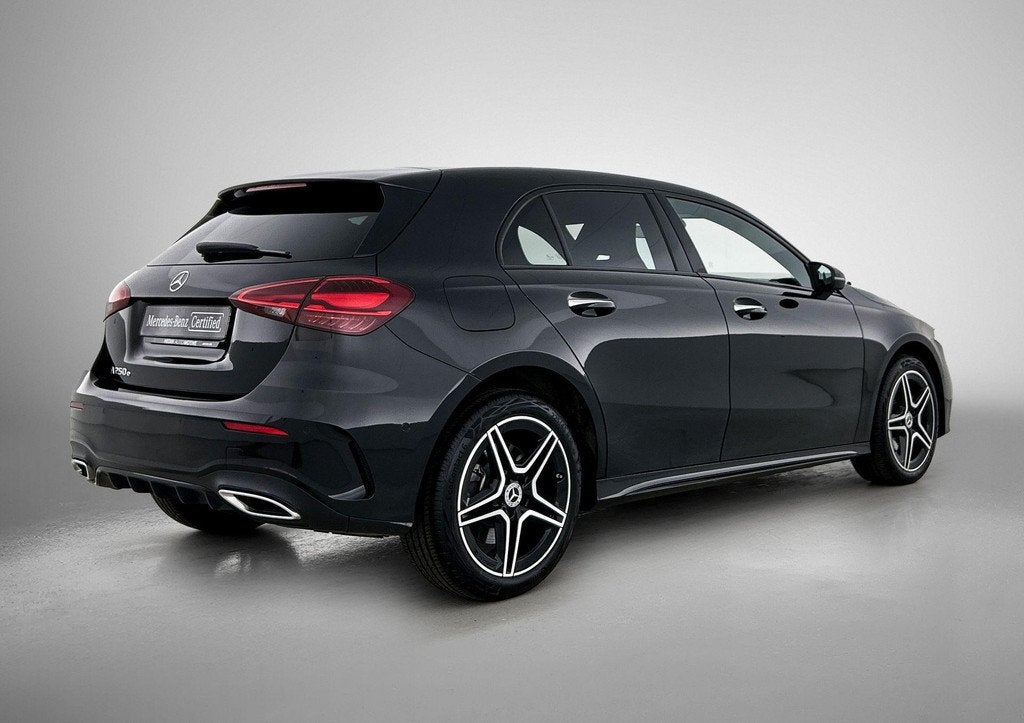 Mercedes-Benz A-klasse 250 e Hatchback AMG Line | Night Pack, Auto's, Stof, Gebruikt, 4 cilinders, 16 kWh