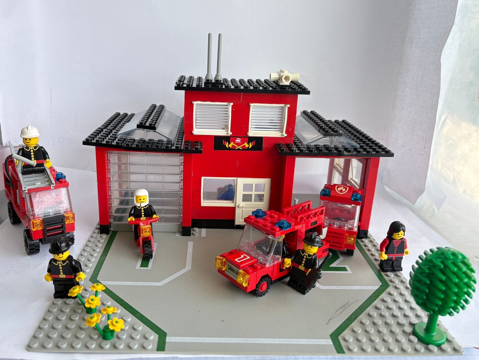 Lego vintage 6382-1 fire station en 6366-1 auto, Kinderen en Baby's, Speelgoed | Duplo en Lego, Lego, Ophalen of Verzenden, Complete set