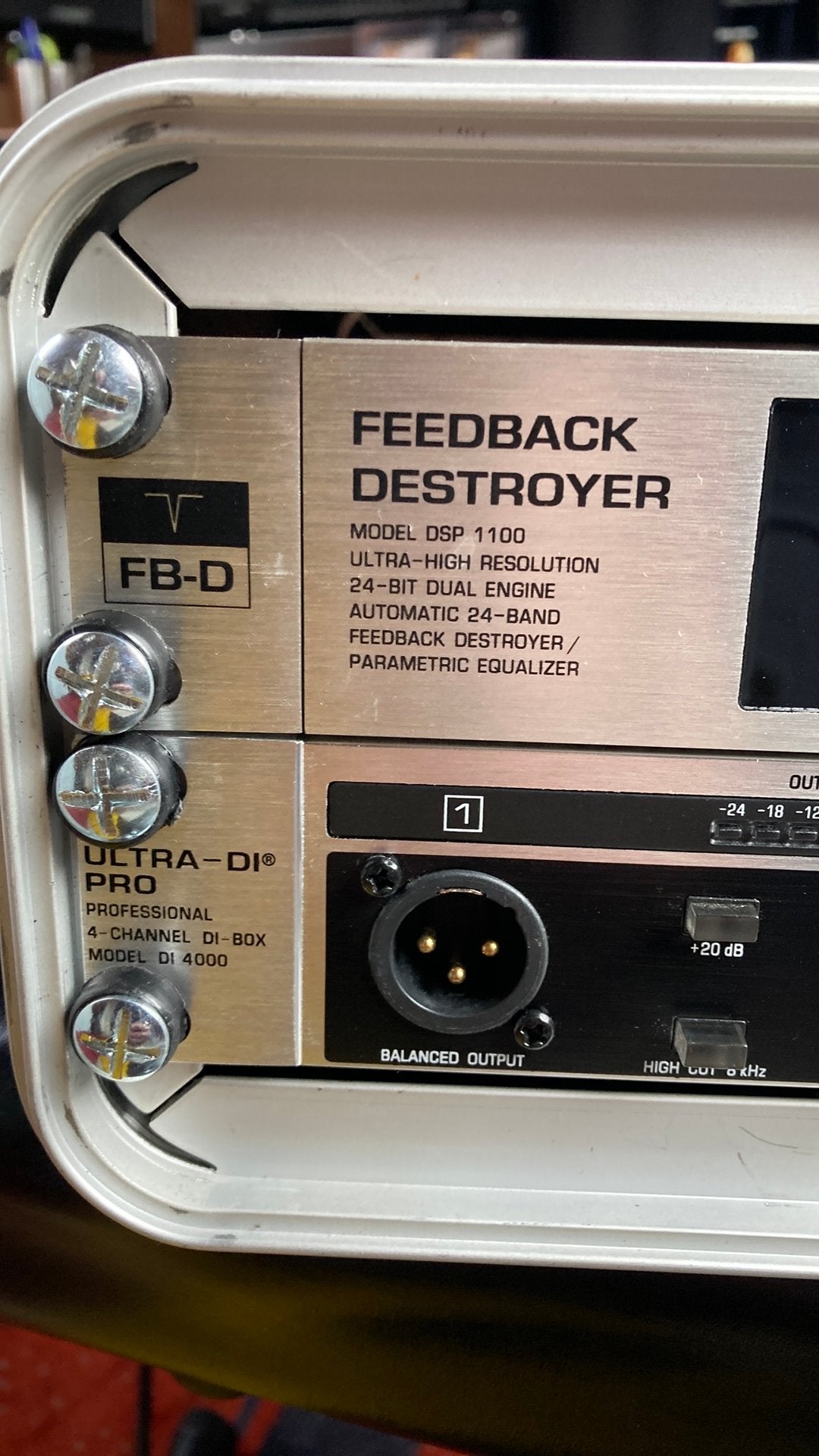 Behringer DI et Feedback Destroyer en flight case Gator, Enlèvement, Utilisé, Equalizer ou Égaliseur