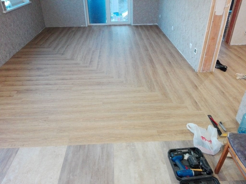 Installatie van laminaat- en parketvloeren, Offres d'emploi, À partir de 3 ans