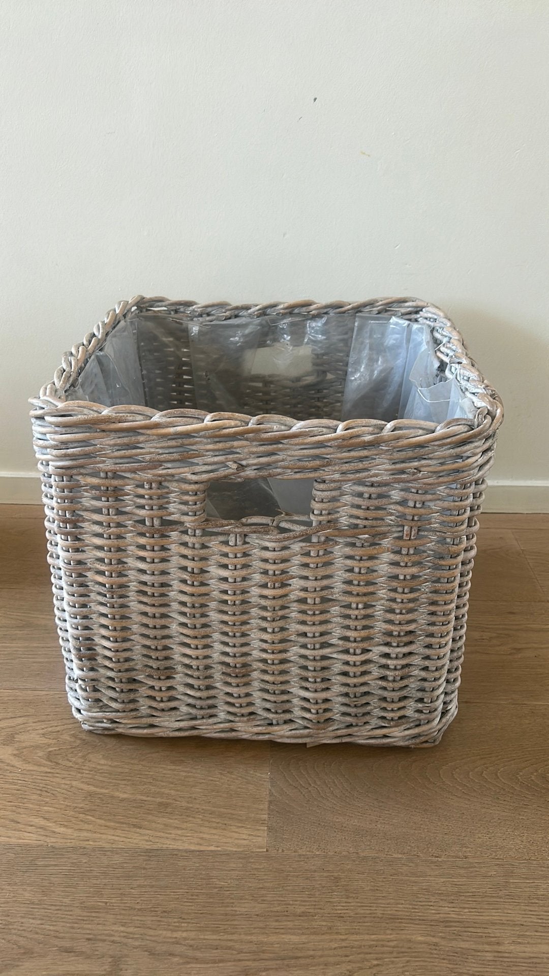 Mooie Vierkante Rieten Mand / Rotan Opbergmand (40x40x38 cm), Huis en Inrichting, Woonaccessoires | Schalen en Manden, Ophalen