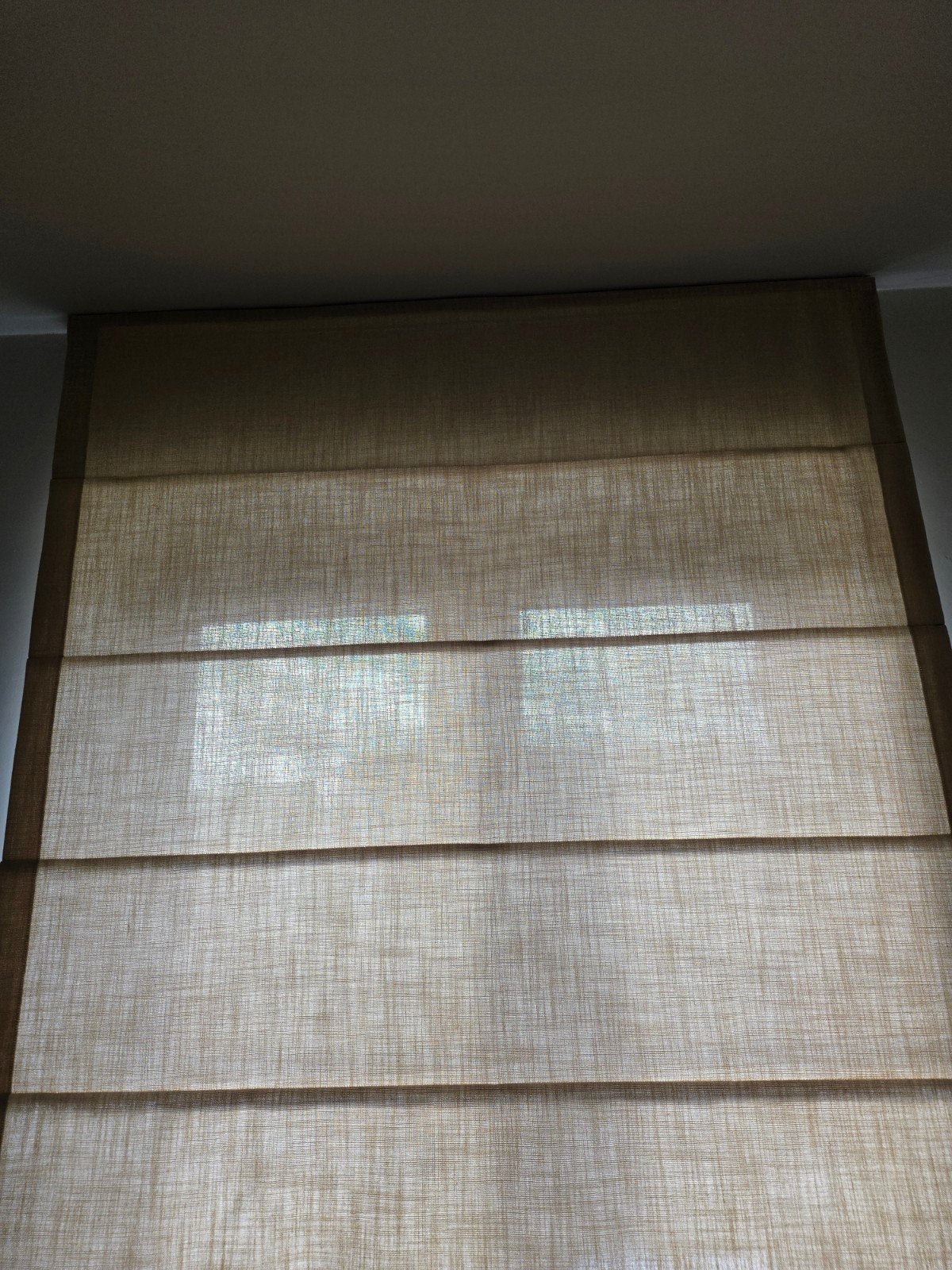 Beige vouwgordijn met zwart optreksysteem ., Ophalen, Nieuw, Beige
