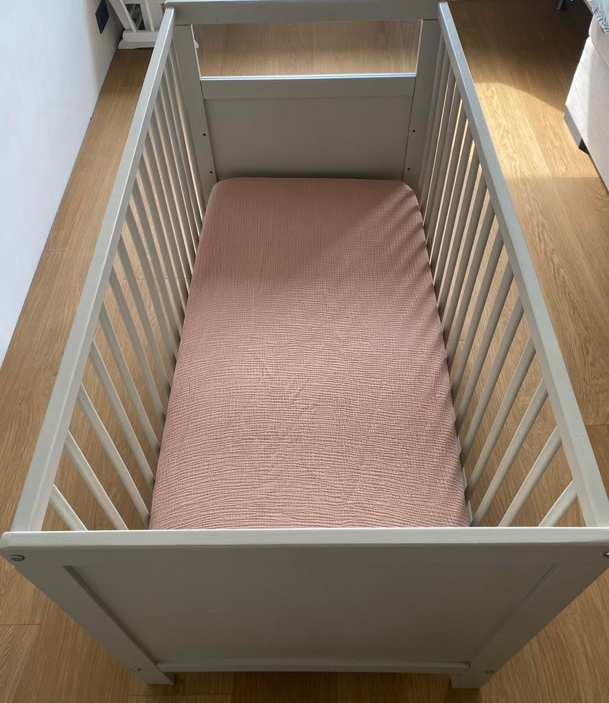 Beige ledikant/babybed met matras, dekbed en beddengoed, Ophalen, Gebruikt, Ledikant