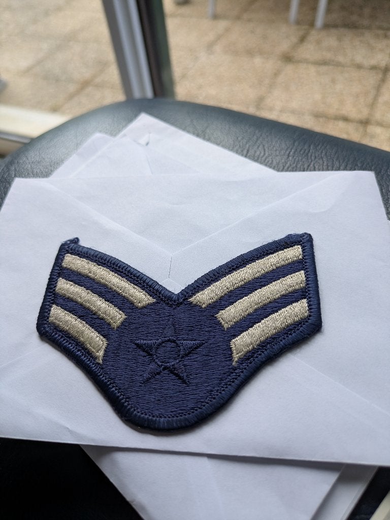 Air Force senior airman, Enlèvement ou Envoi, Armée de l'air, Emblème ou Badge