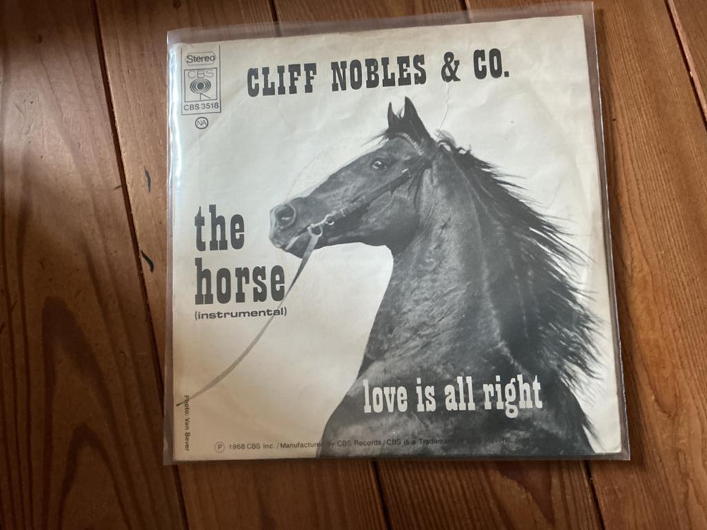 7 » Cliff Nobles et compagnie - le cheval, Enlèvement ou Envoi, Utilisé