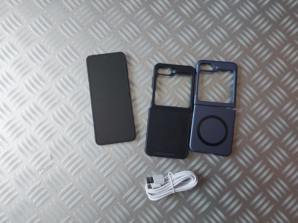 Galaxy flip 7 , 3 maand oud met factuur, Ophalen
