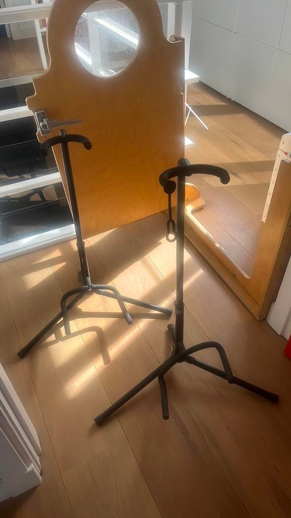 Gitaarstandaard, 2 stuks, Muziek en Instrumenten, Standaarden, Ophalen, Zo goed als nieuw