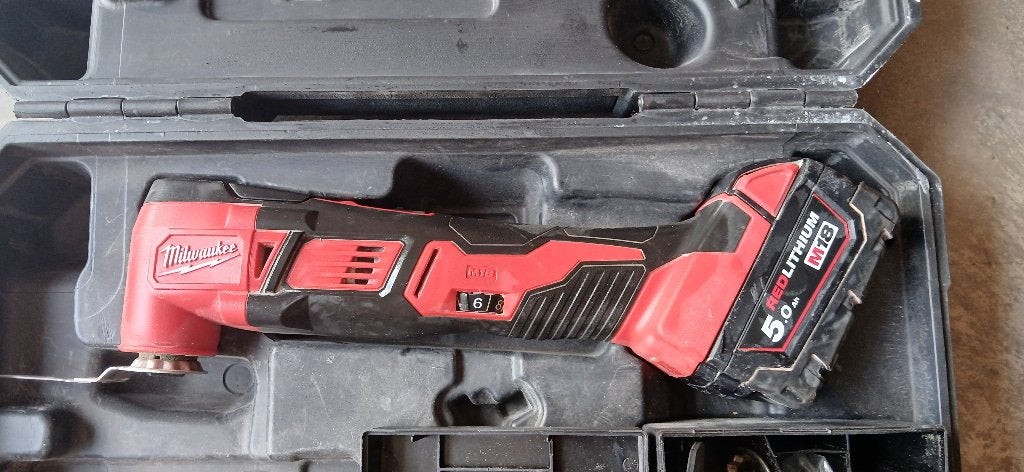 Milwaukee Multitool met  5.0Ah accu, Enlèvement, Utilisé