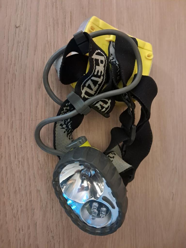 waterdichte hoofdlamp petzel, Ophalen