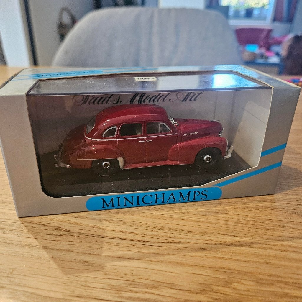 Minichamps Opel Kapitän 1951-53 dark red 1/43, Enlèvement ou Envoi, Neuf, Voiture, MiniChamps