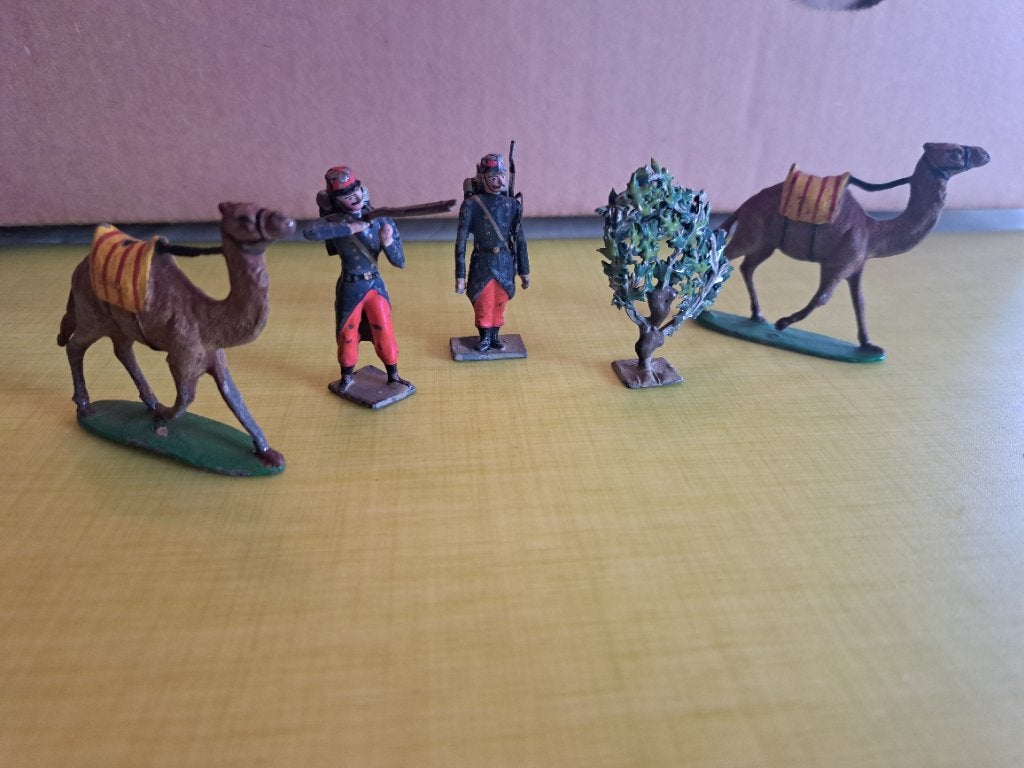 Napoleon III speelgoedsoldaatje, kamelen, struik, cbg Mignot, Ophalen of Verzenden, Landmacht