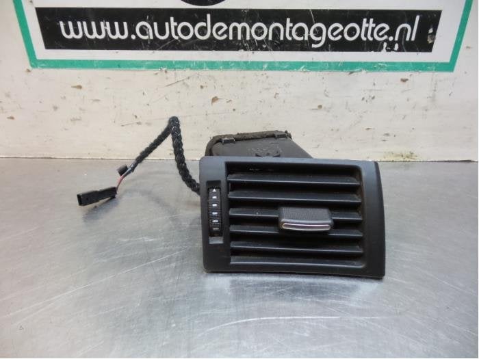 Grille aération tableau de bord d'un Audi A4 (A4 01-), -, Audi, Utilisé, -