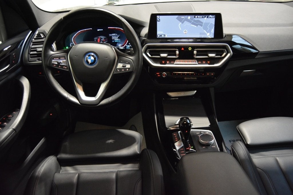 BMW X3 xDrive30e PHEV 292Pk Facelift Navi, Camera 360, 2023, Auto's, Automaat, 4 cilinders, Verwarmde buitenspiegels, Zwart