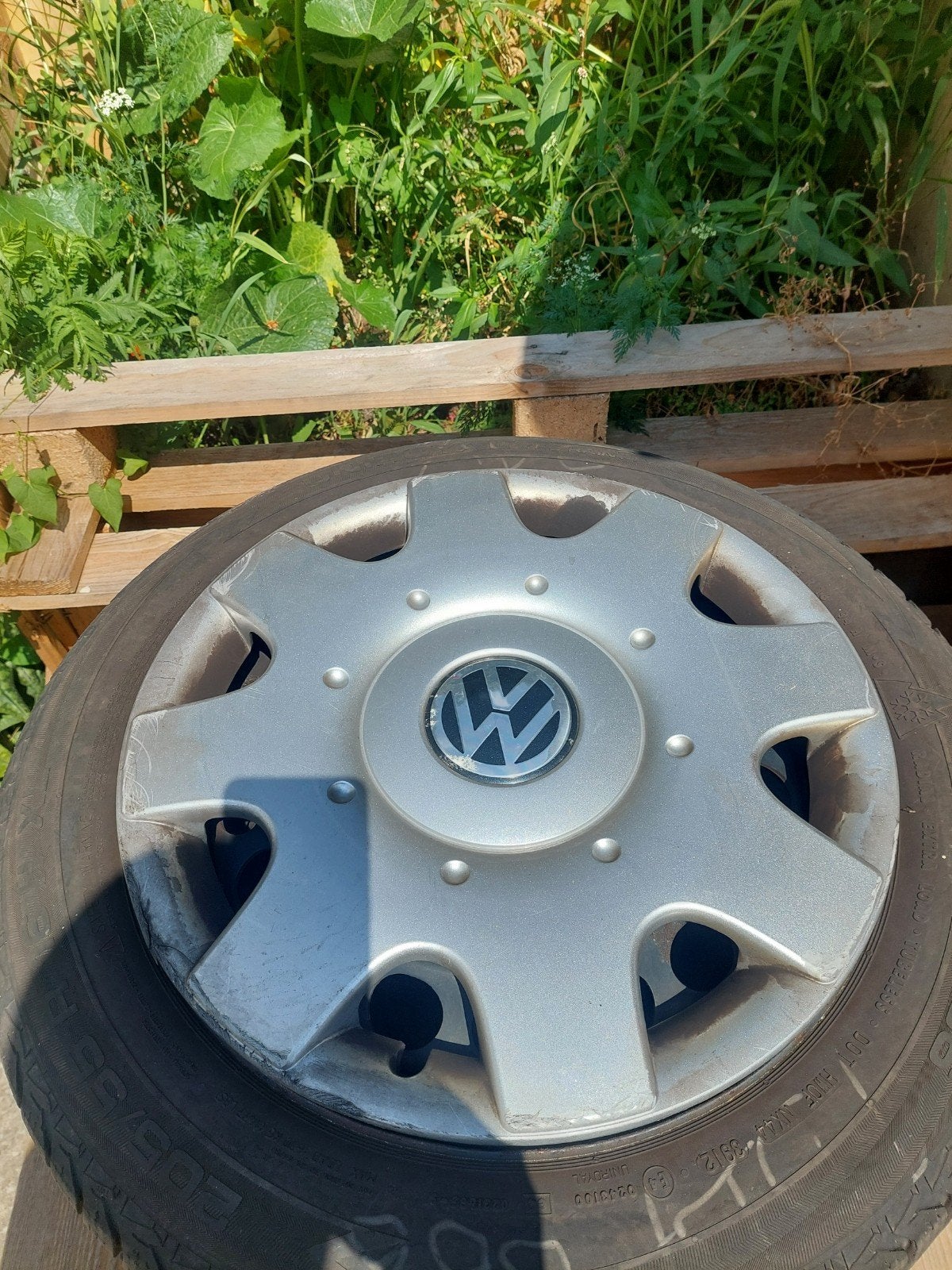 2 jantes en toles 16 golf plus+pneus+Enjoliveurs, Autos : Pièces & Accessoires, Pneus & Jantes, Enlèvement ou Envoi, Pneu(s)