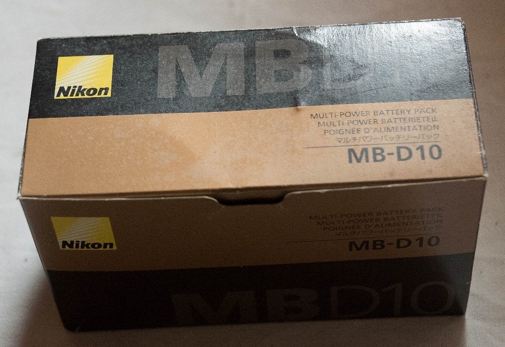 NIKON MB-D10 — Batterijgreep, Audio, Tv en Foto, Fotocamera's Digitaal, Gebruikt, Overige typen, Accu, Ophalen of Verzenden