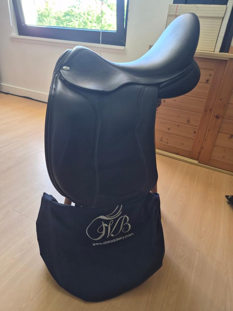 Selle dressage, Dressage