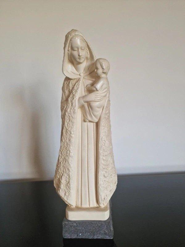 Sculpture de la Vierge Marie avec l'Enfant Jésus, Enlèvement ou Envoi