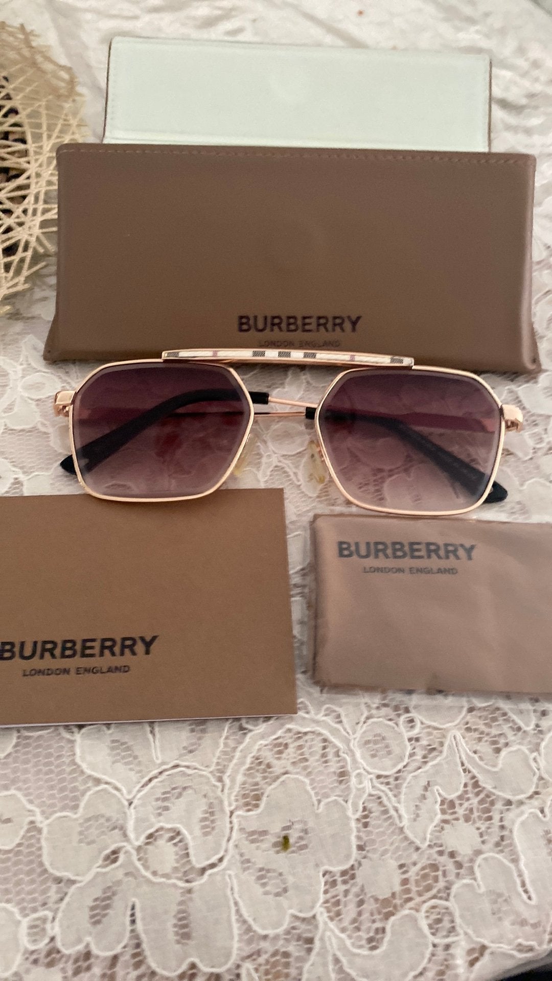 Zonnebrillen van burberry, Ophalen, Zo goed als nieuw