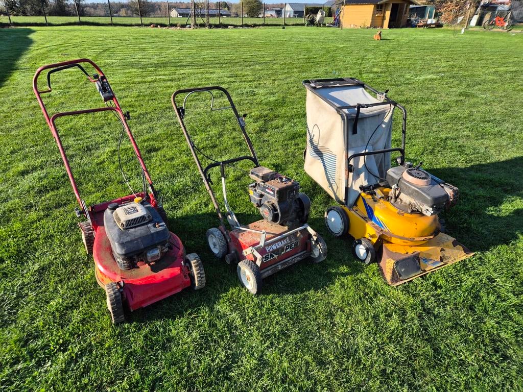 Lot tondeuse scarificateur et aspirateur a feuilles, Ophalen