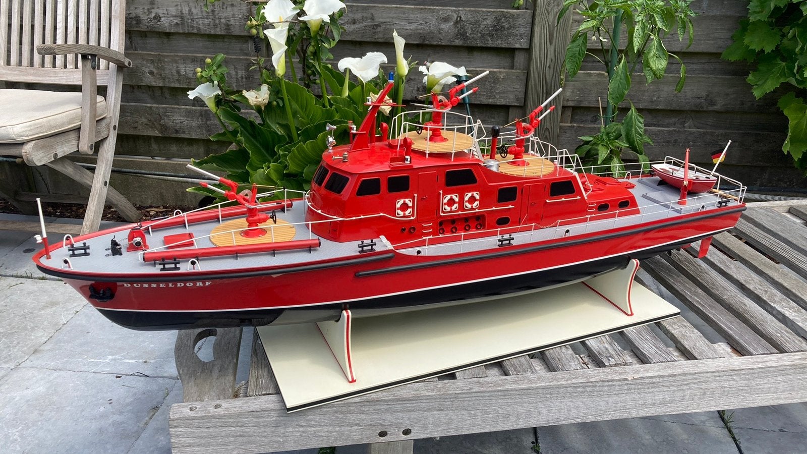 Bateau Graupner Rc Düsseldorf Tamiya vendu avec radio, Hobby en Vrije tijd, Modelbouw | Auto's en Voertuigen, Ophalen, Gebruikt
