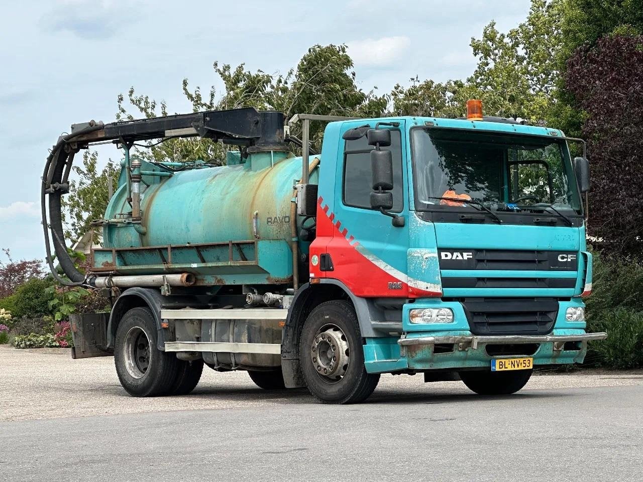 DAF CF 75.250 AVEC ASPIRATEUR/NETTOYEUR DE CANAUX RAVO KZ708, Autos, Achat, Entreprise, Boîte manuelle, Autres couleurs