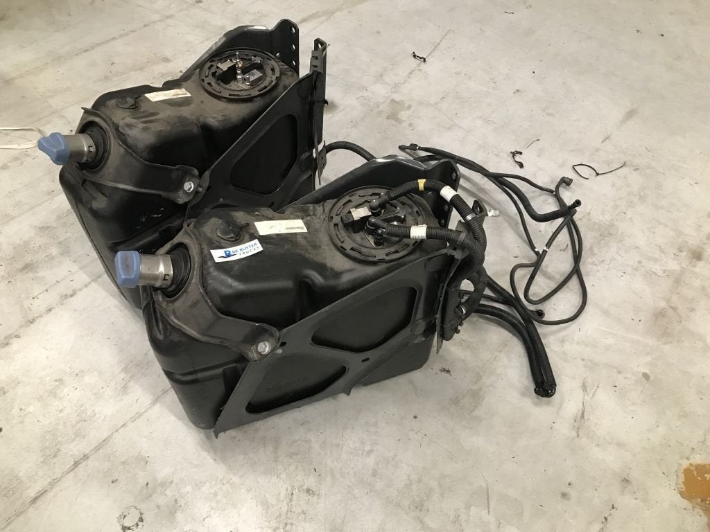 Mercedes-Benz Ad-blue tank met vlotter en steun, Autos : Pièces & Accessoires, Systèmes d'échappement, Mercedes-Benz, Utilisé