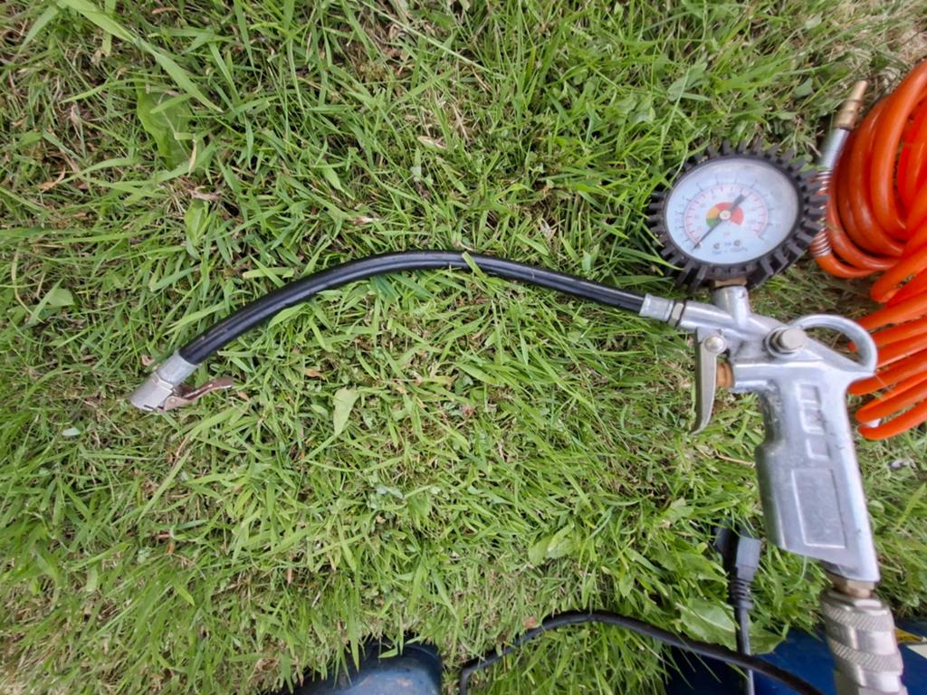 Compresseur 1500W, 8 bar, 210 l/min avec accessoires, Bricolage & Construction, Compresseurs, Enlèvement
