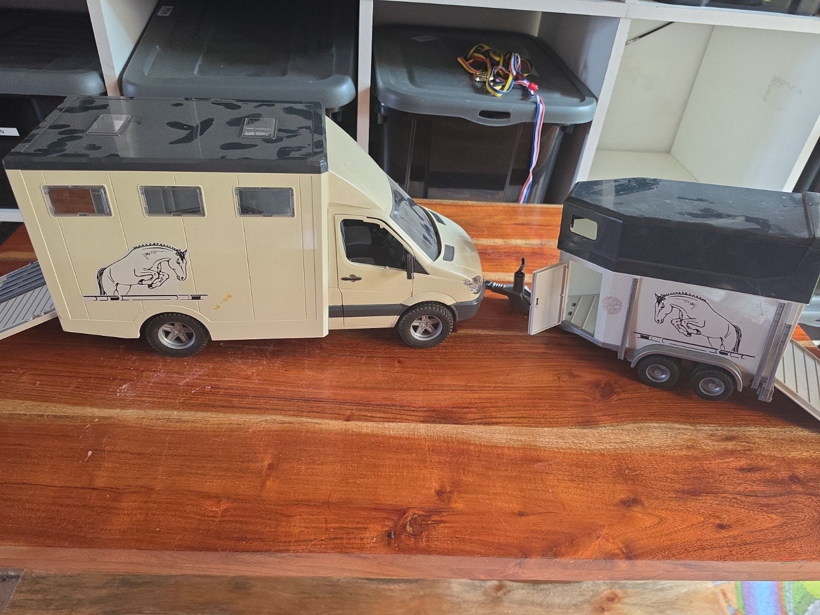 Mercedes Sprinter Bruder avec van à chevaux, Enlèvement