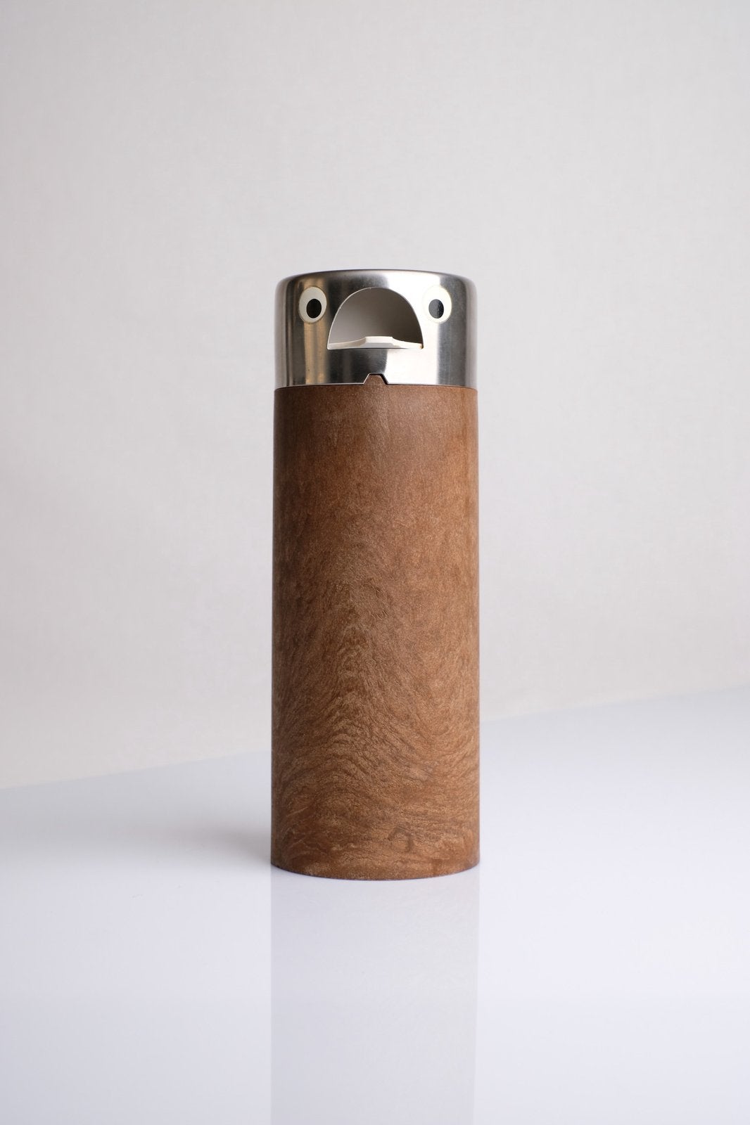 Pinda dispenser, Verzamelen, Ophalen