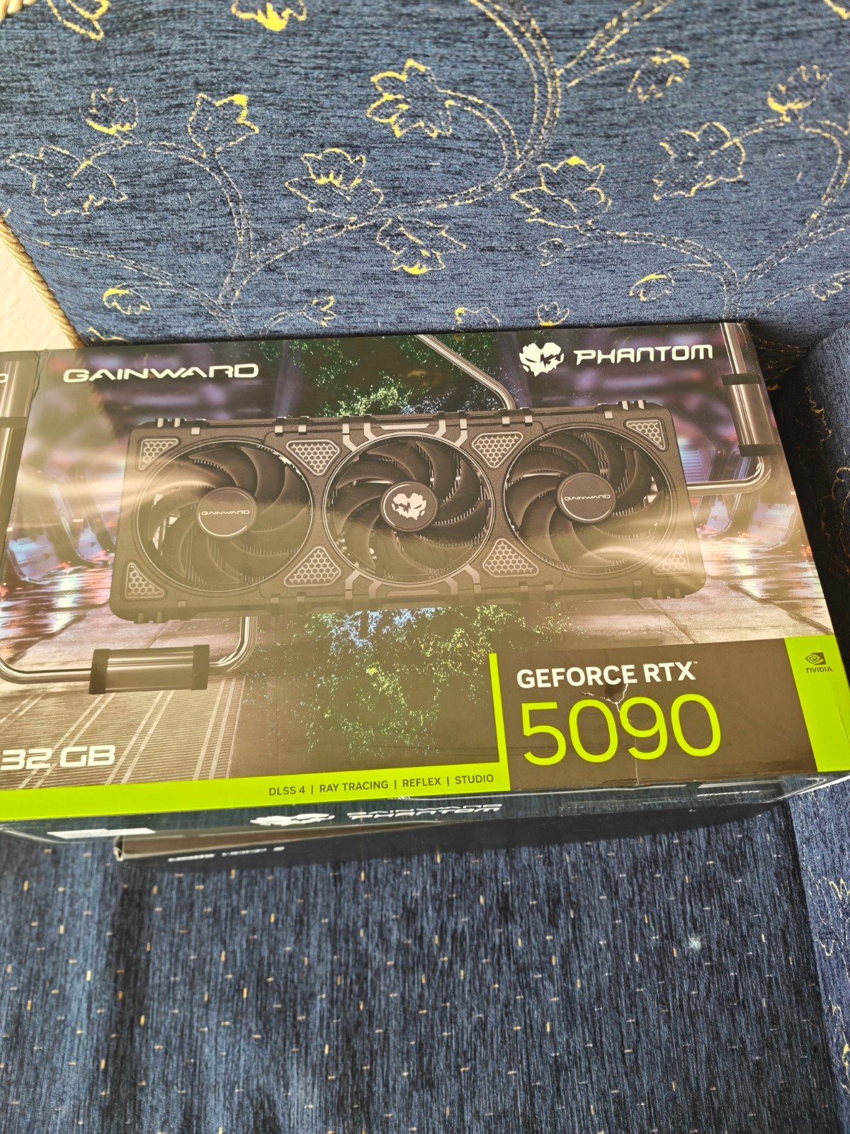 Rtx 5090 phantom lees beschrijving, Computers en Software, Videokaarten, Ophalen