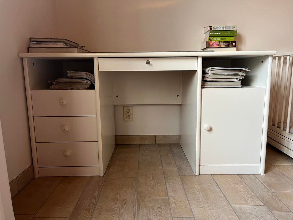 Kinderbureau in goede staat!, Huis en Inrichting, Bureaus, Ophalen, Zo goed als nieuw, Kinderbureau