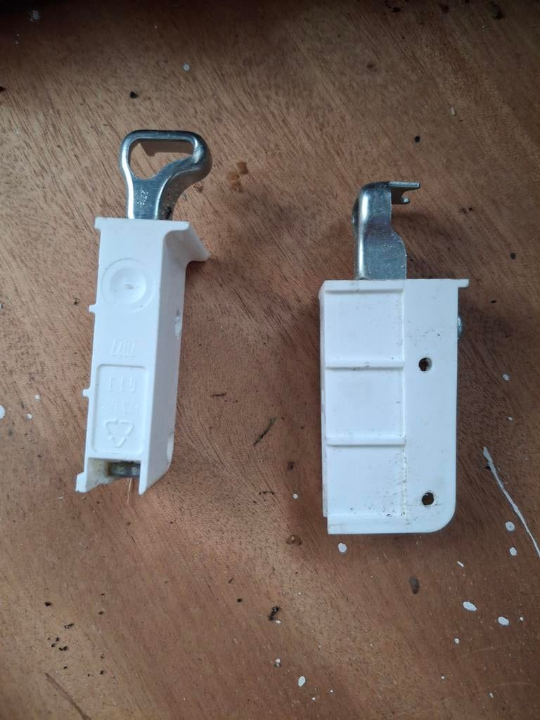 Ophanghaken keuken- of badkamerkastjes, Ophalen