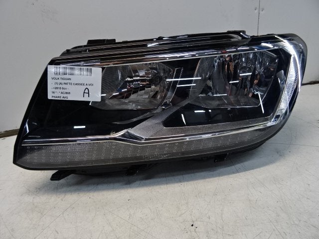 PHARE / OPTIQUE AVANT GAUCHE Tiguan (AD1) (5NB941005B), Utilisé, Volkswagen