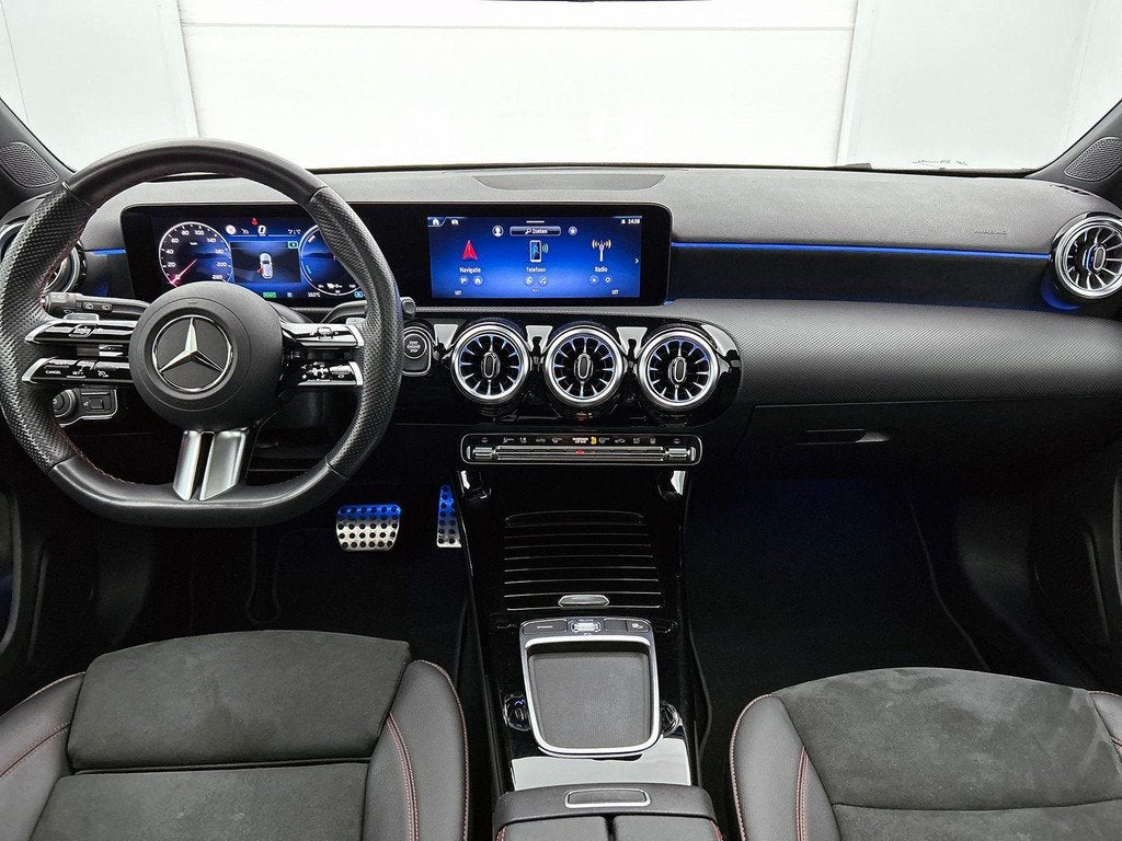Mercedes-Benz A-klasse 250 e Hatchback AMG Line | Panoramisc, Auto's, Stof, Gebruikt, 4 cilinders, 16 kWh