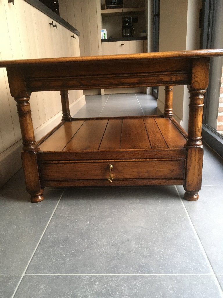 Très belle table d'appoint anglaise classique en chêne, Neuf, 55 à 75 cm, Enlèvement, Landelijk klassiek Engels