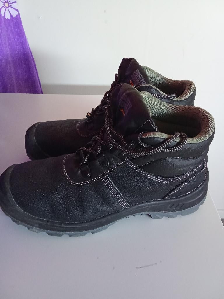 Werkschoenen, Ophalen of Verzenden, Zo goed als nieuw