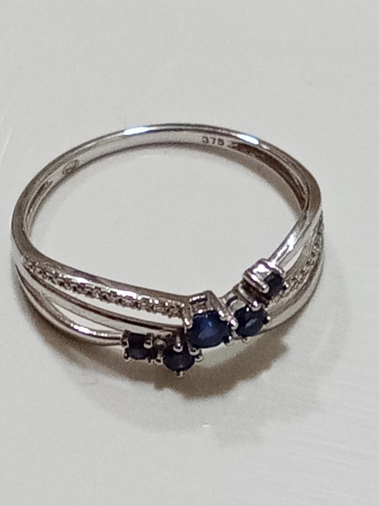 Bague en or blanc 9 carats avec diamants et saphirs, Bijoux, Sacs & Beauté, Bagues, 20 ou plus grands, Comme neuf, Or, Enlèvement