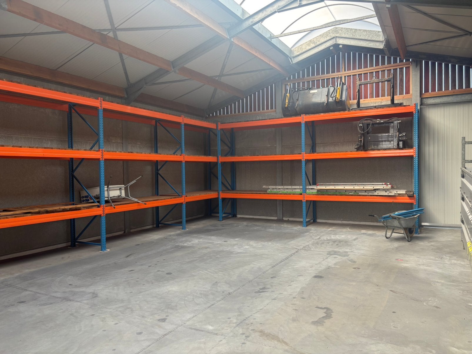 Palletstelling te huur/ Opbergruimte. Te Moerkerke, Ophalen