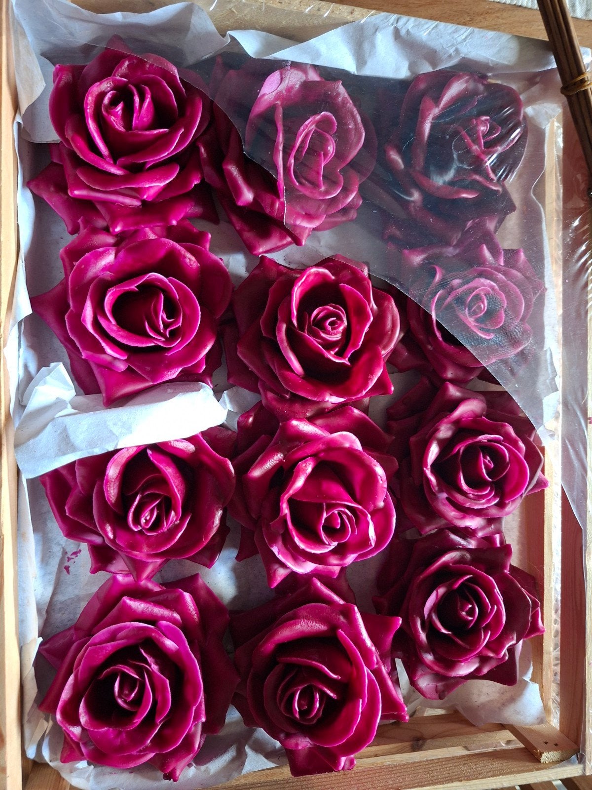 12 têtes de rose en plastique cire, Enlèvement ou Envoi
