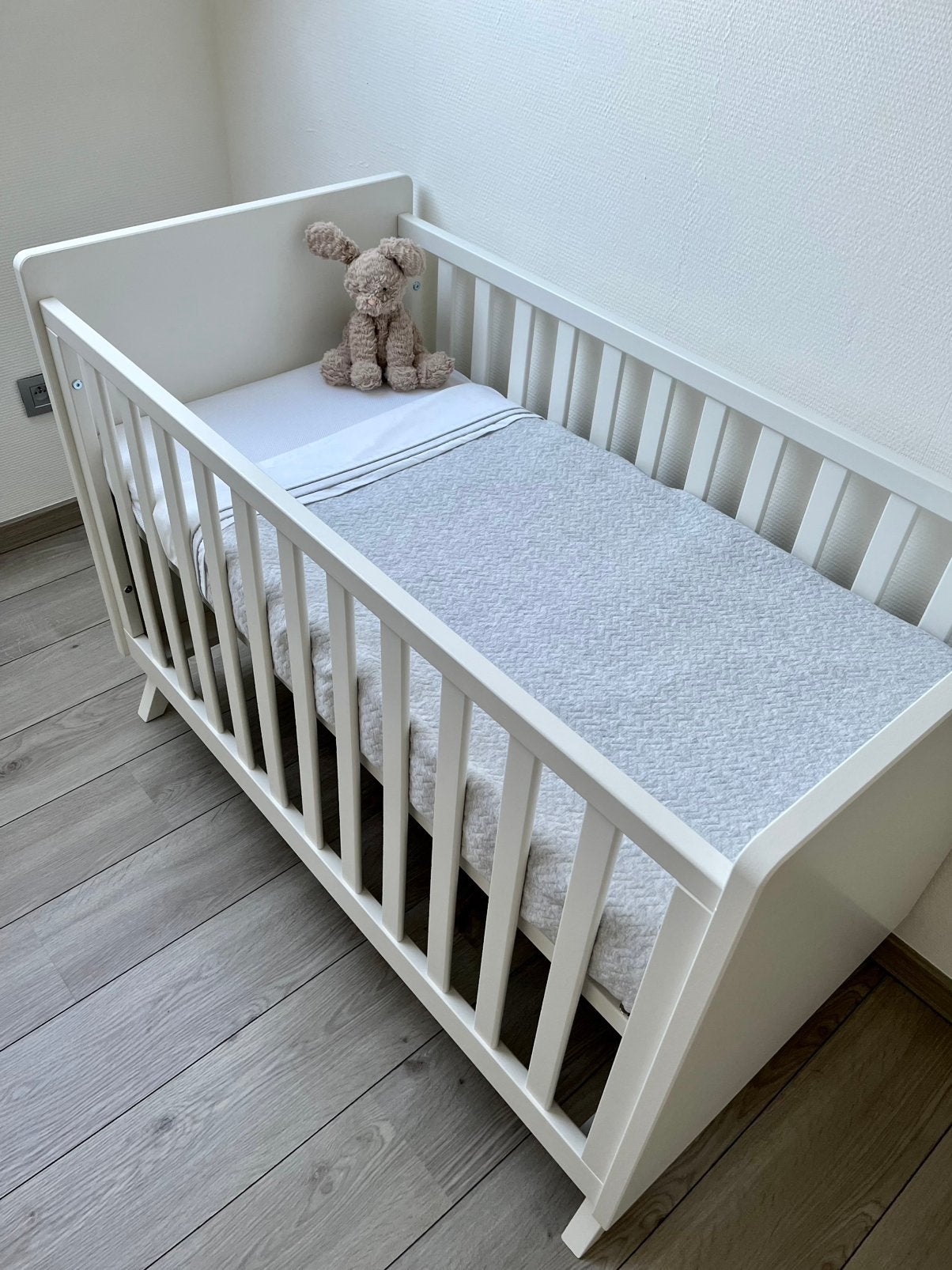 Kinderbed en commode verzorgingstafel bopita, Ophalen, Zo goed als nieuw