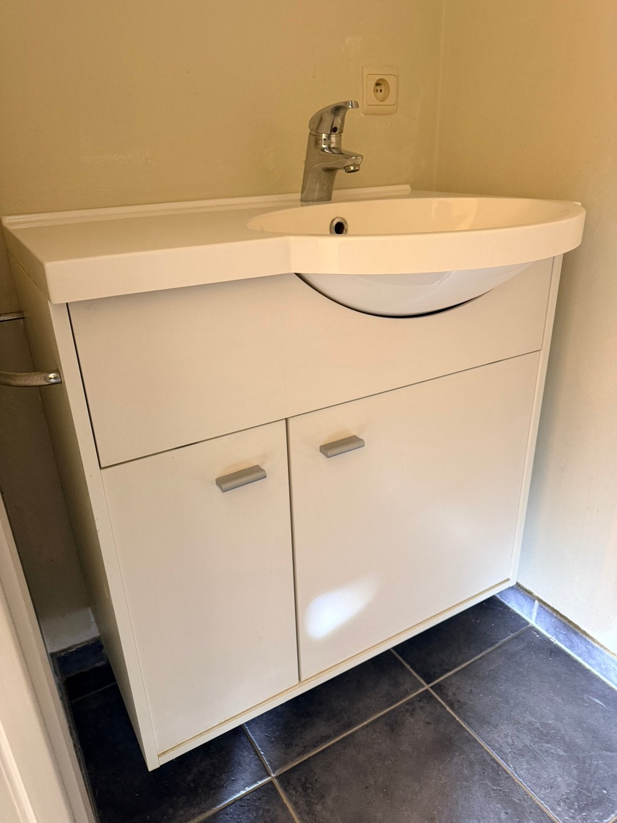 Kit lavabo complet : meuble + étendoir + évier + miroir, Maison & Meubles, Enlèvement, Comme neuf